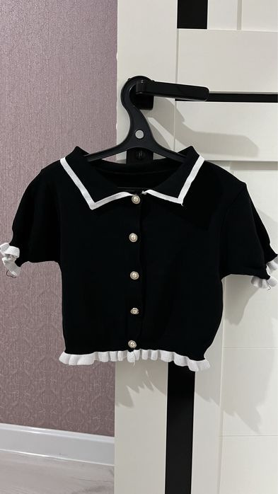 Кофта чёрная, в корейском стиле