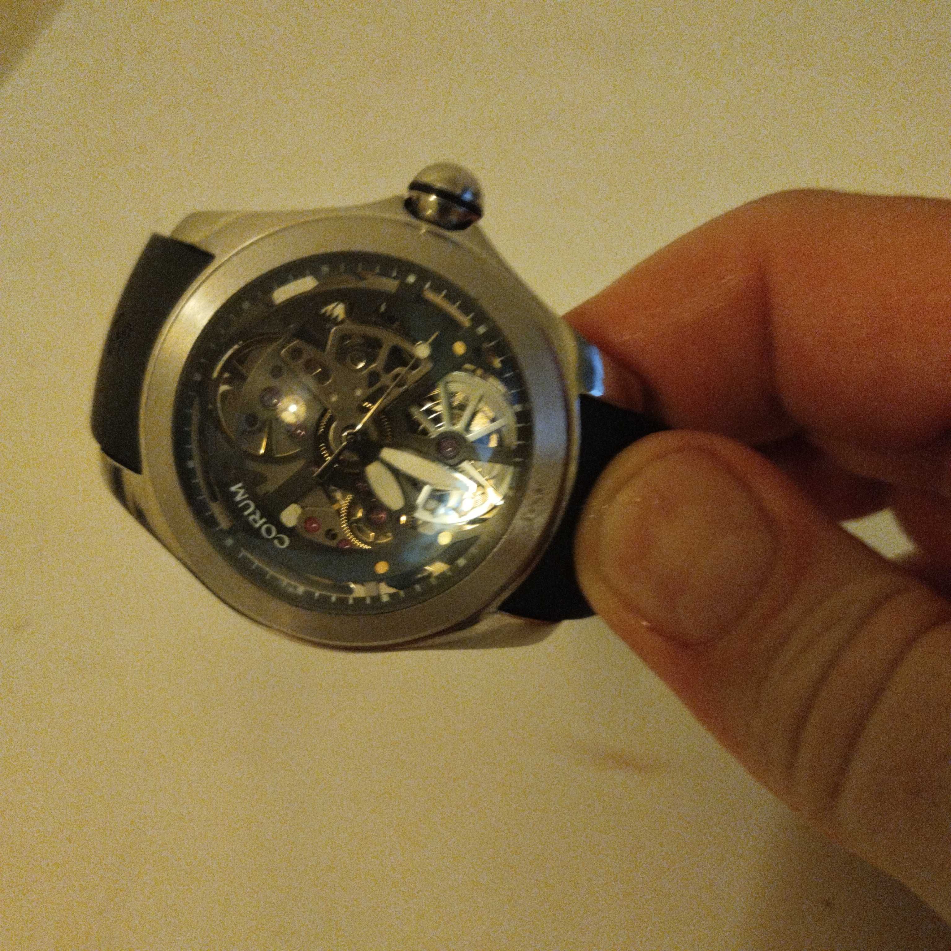Часовник Corum изискан и уникален