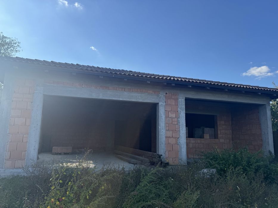 Casă de vânzare!
