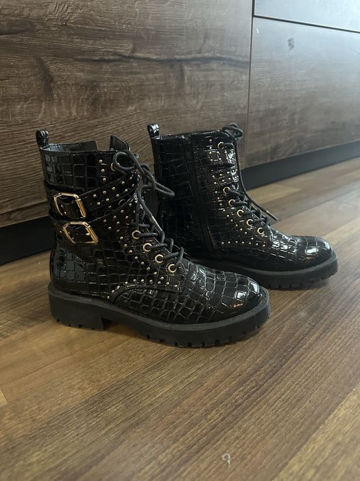 Черни кубинки, боти