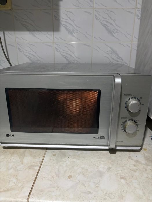 Микроволновка LG. Чугунный казан в подарок.