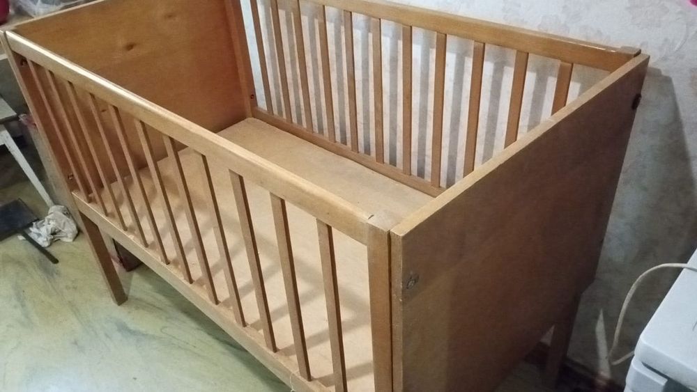 Отдам кровать за коробку конфет