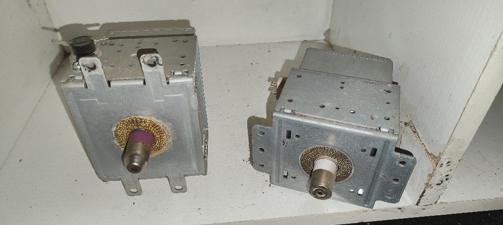 Магнитрон, трансформатор и другое.