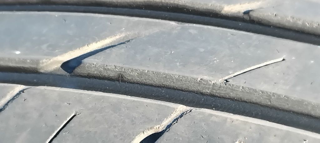 Гуми 215 50 17 Фалкен Falken 2 броя. Нов внос. Не са нови!