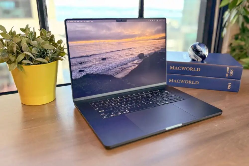 Продам  Macbook 14  Pro M5 16Gb/512 gb