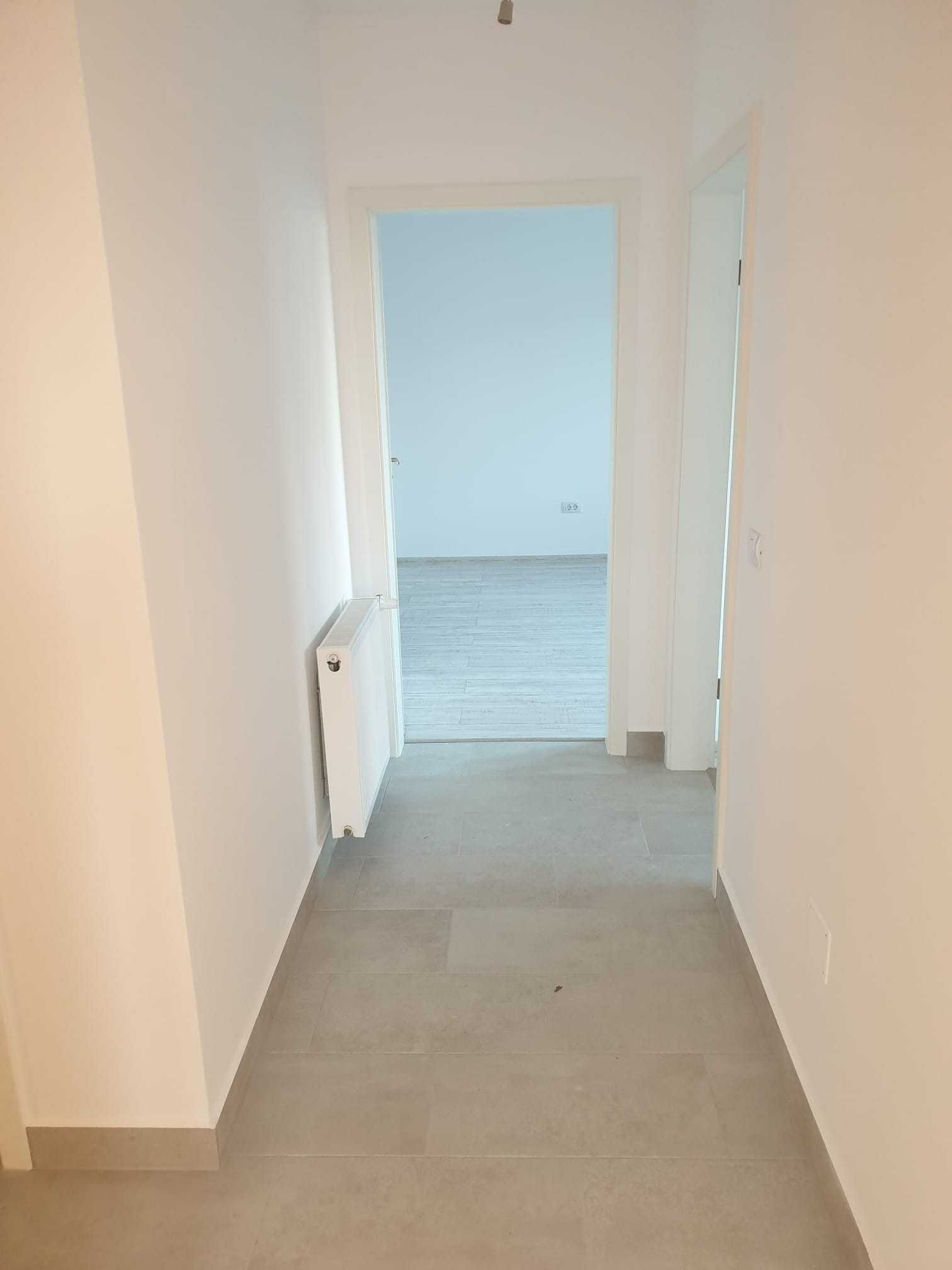 apartament nou, 3 camere, decomandat, zona Tractorul-Rulmentul