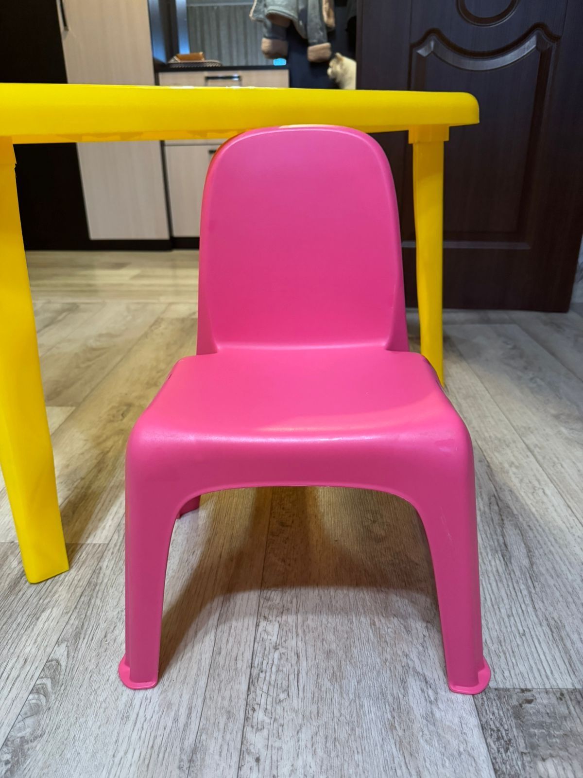 Продам детский стол стул