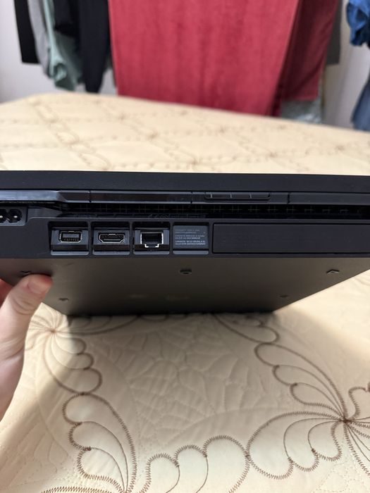 Ps4 pro + doua contrelere