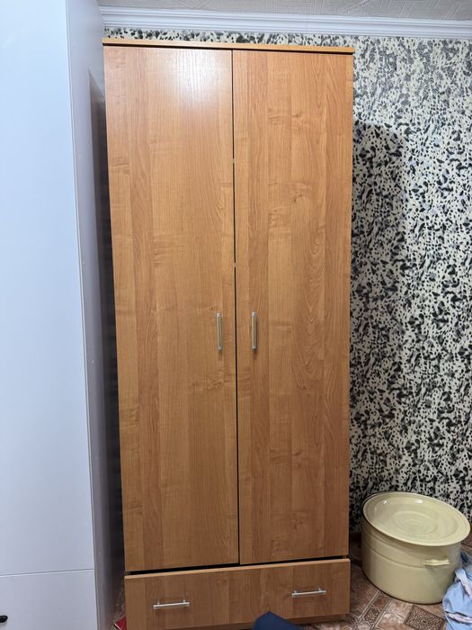 Шкаф, в нормальном состоянии, не скрипит