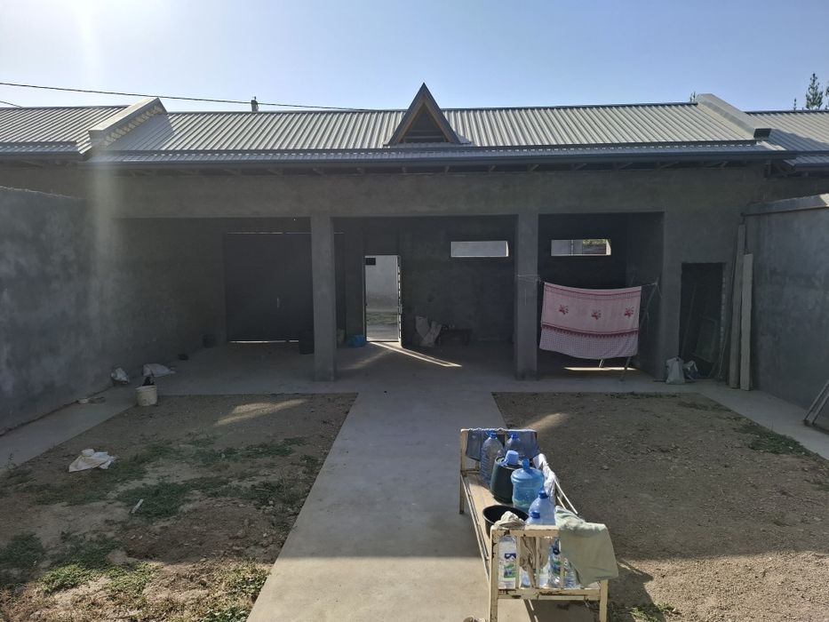 Кибрайский р-н! Турк махалла Про-ся 4-соток дом кародка 8-комнат