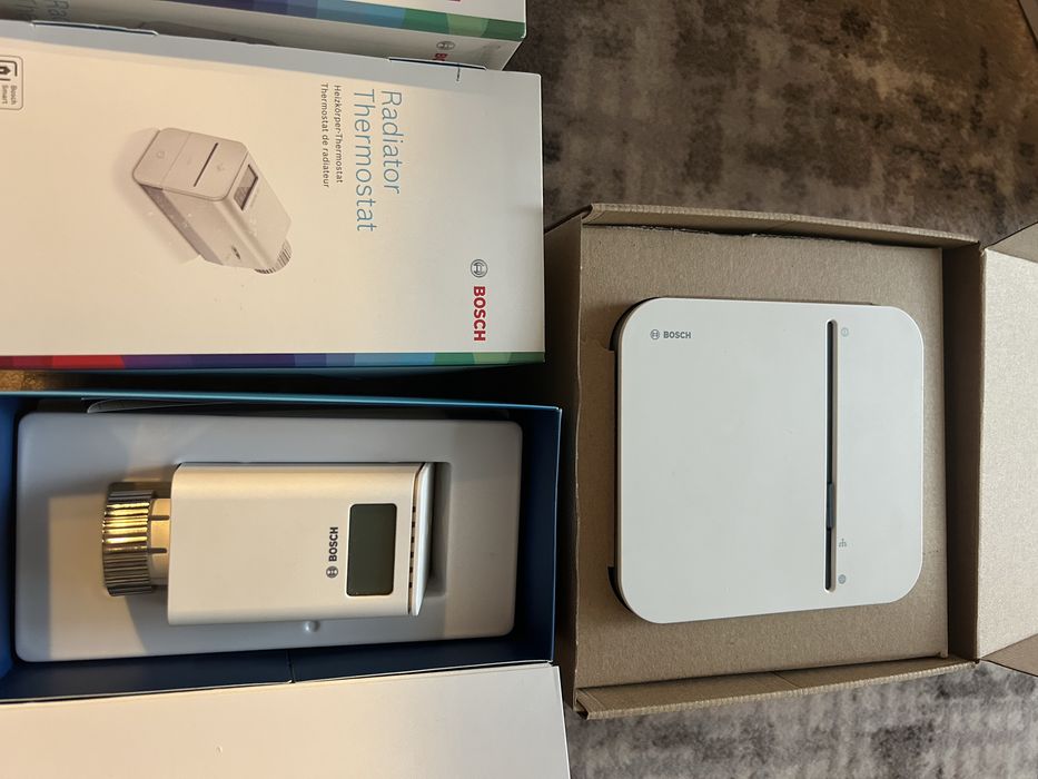 Bosh Смарт контролер и 4 бр термостати