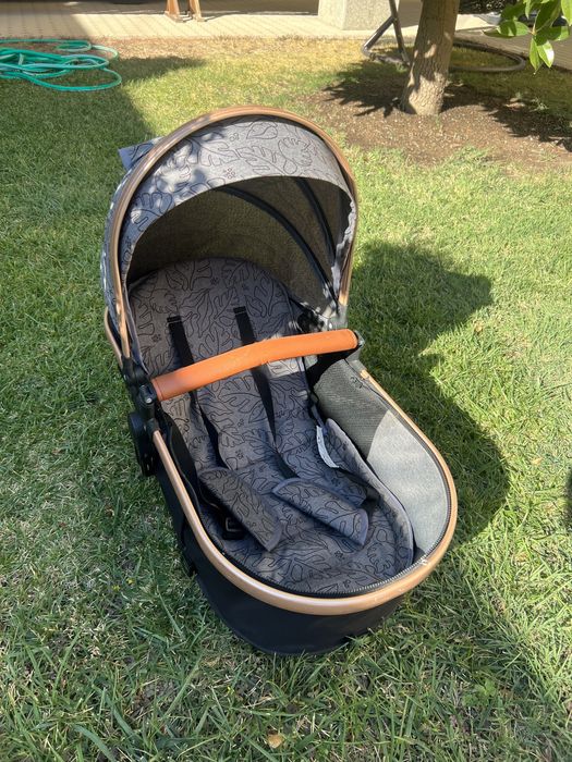 Коляска отличного качества в хорошем состоянии