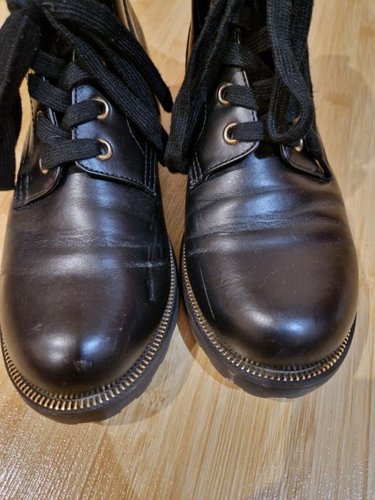 Se vinde ghete Guess