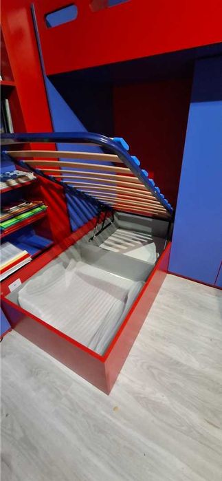 Oбзавеждане за детска стая.Двуетажно легло и гардероб. ПДЧ-18мм