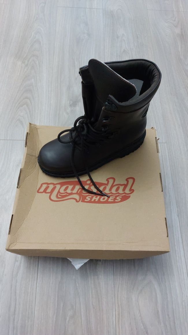 Bocanci militari din piele!