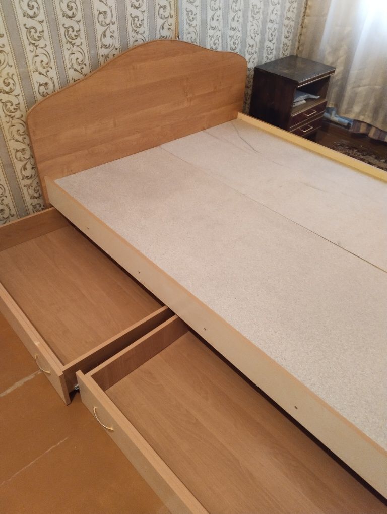 Кровать двуспальная