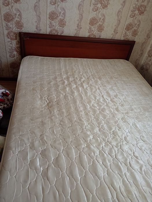 Двухспальная кровать