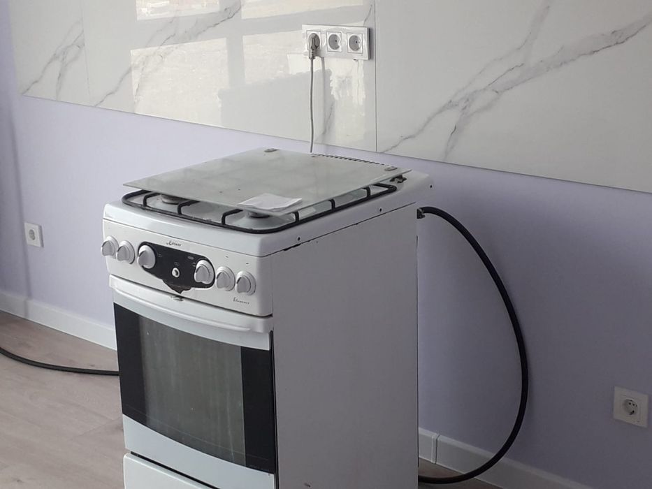 Продам газовую плиту Kaiser