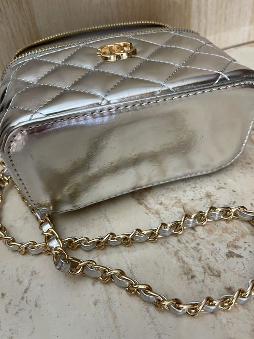 Чанта Chanel тип мини куфарче сребриста