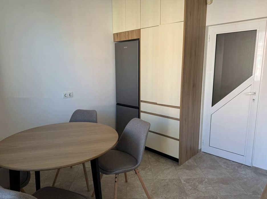 Дава се под наем Тристаен апартамент в София, Център - 95 кв.м за 925 € - Снимка #3