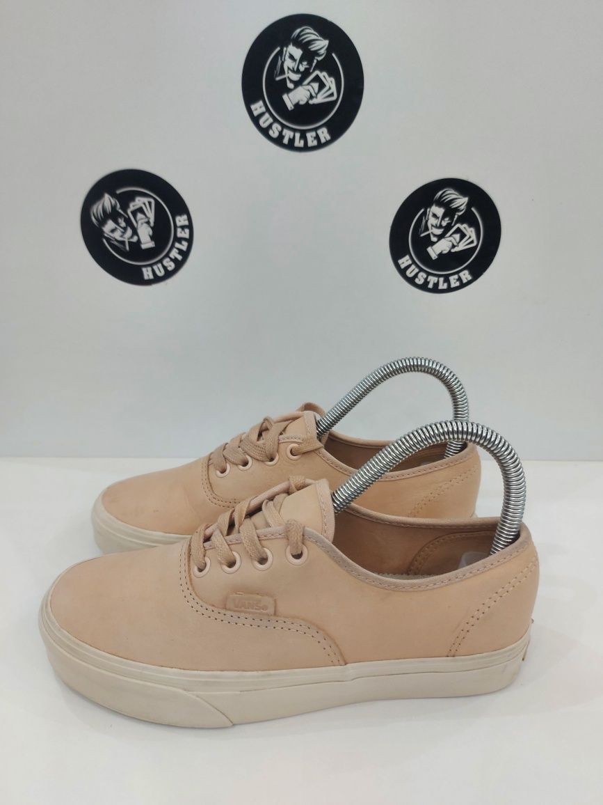Дамски кецове от естествена кожа VANS. Номер 36