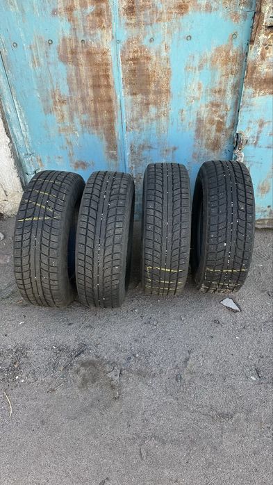 Продам зимние шины Triangle 205/70/R15 проездил 1 сезон