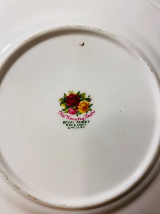 десертни чинии Royal Albert