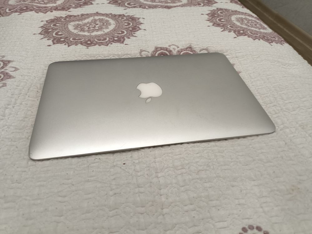 MacBook Air 11 core i5 ssd128 gb