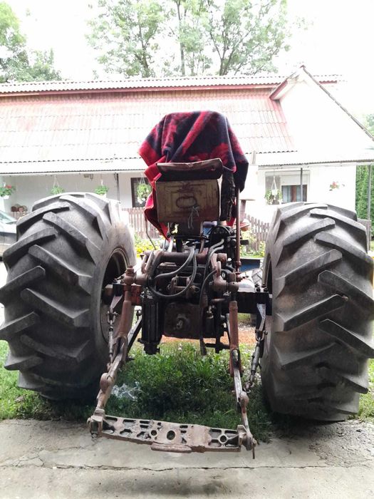 Tractor U651    .