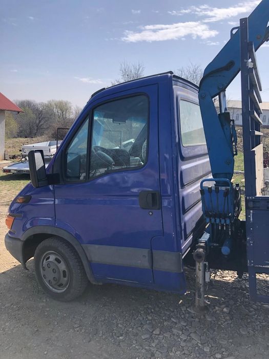Camioneta iveco daily cu macara