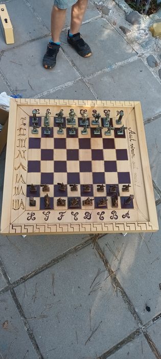 Vând masa șah plus piese, unicat