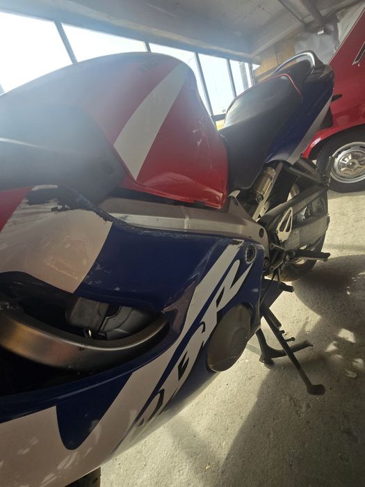 Vand Honda CBR F4 i