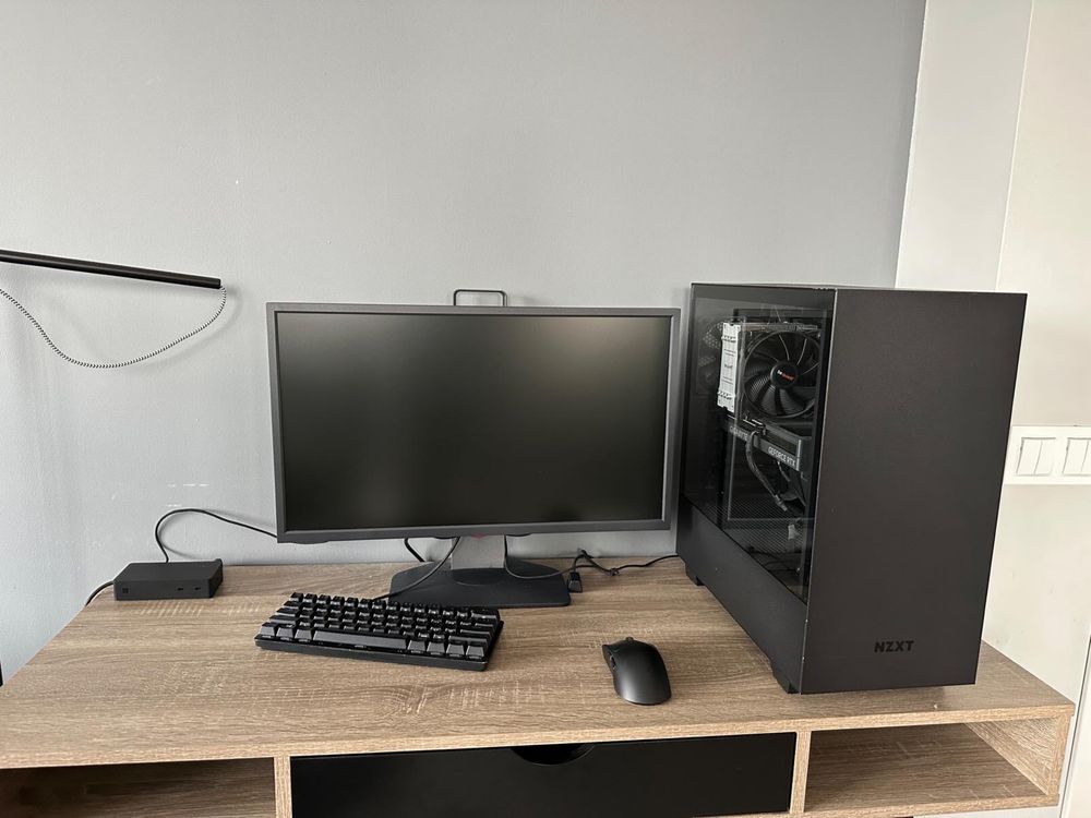 Гейминг компютър + Монитор 240 HZ + клавиатура Razer