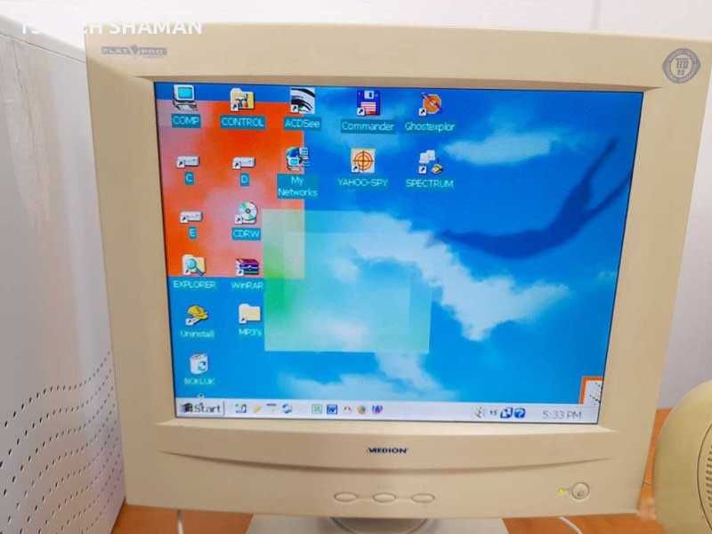 Продавам рядък ретро компютър Pentium MMX с WINDOWS 2000 Professional