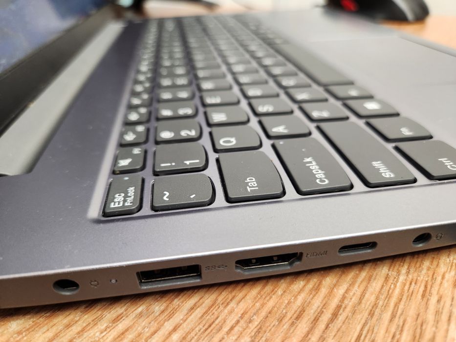 Hope Amanet P11-Lrnovo V15/ Ryzen 3-7th/ram 8gb/Ssd 512gb/Garantie