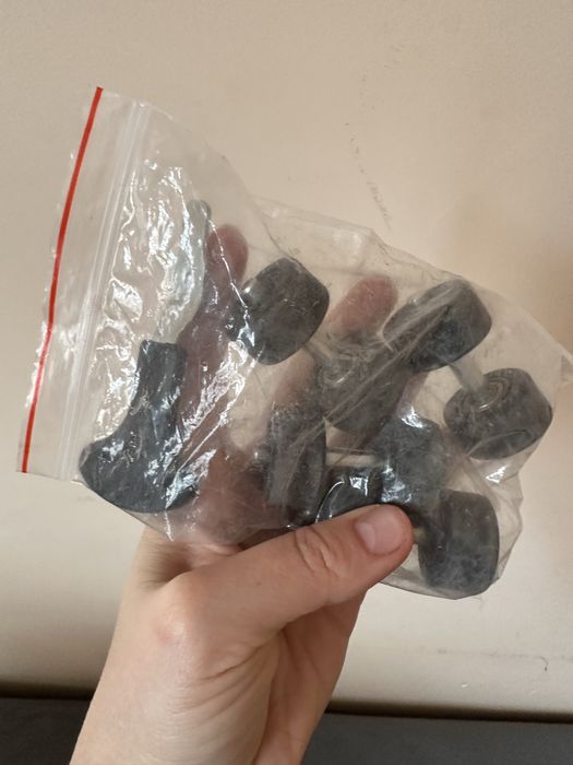 Маратонки с ролкови кънки