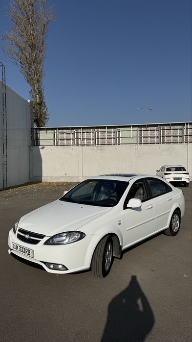 Gentra 2022 yil kraska toza oq benzinda ideal moshina