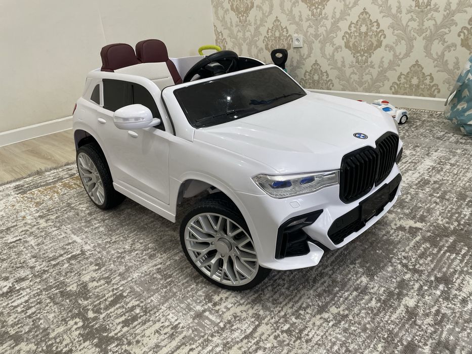 Детская машинка с пультом управления практический новая