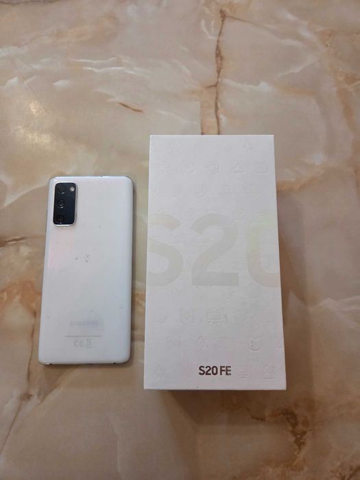 Телефон Samsung Galaxy S20 FE 128GB 6GB RAM Dual в отлично състояние