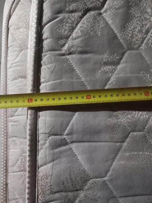 De vânzare 2 saltele 70 pe 200