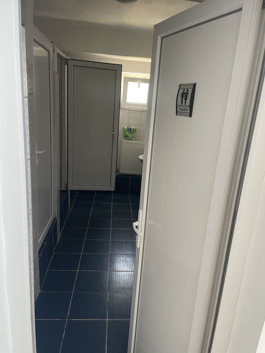 Inchiriez,Hala 325 mp, apa, canal, aer conditionat, bai cu dusuri.