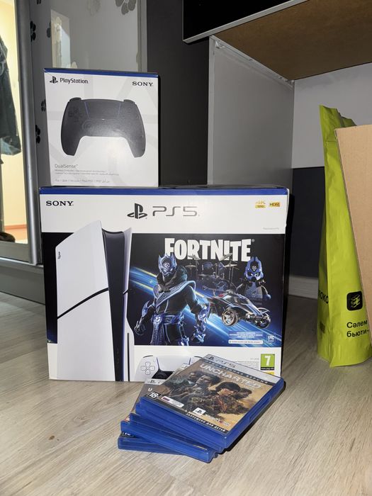 PlayStation 5 slim 2tr