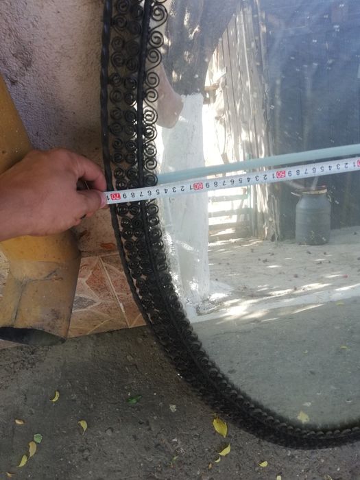 Oglinda veche din fier