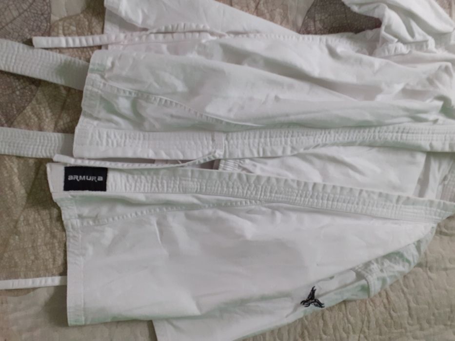 Costum karate nou