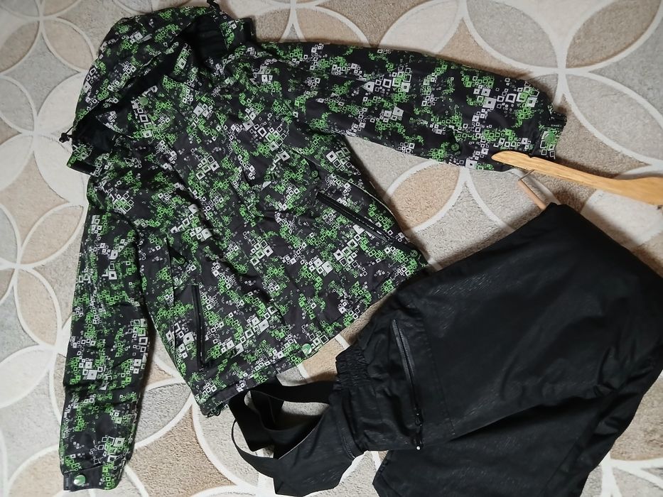 Продам Лыжный Костюм