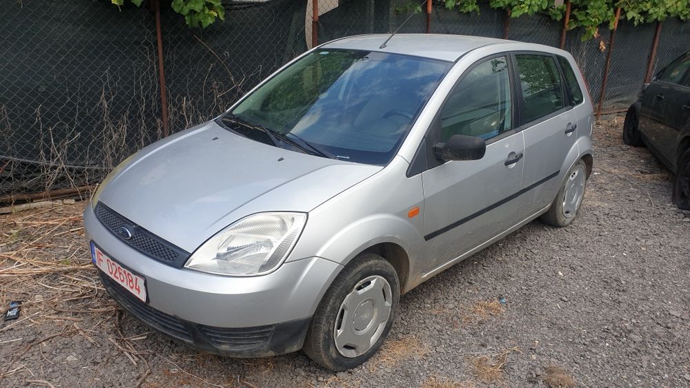 Aripa capota bara trager Ford Fiesta