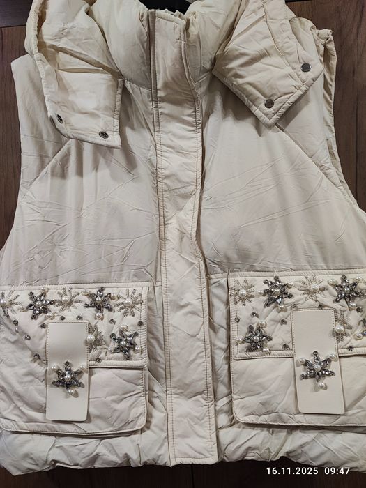 Дизайнерски елек с елементи перли и камъни