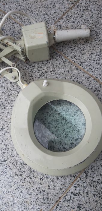 Lampă cu lupă profesională si braț  extensibil