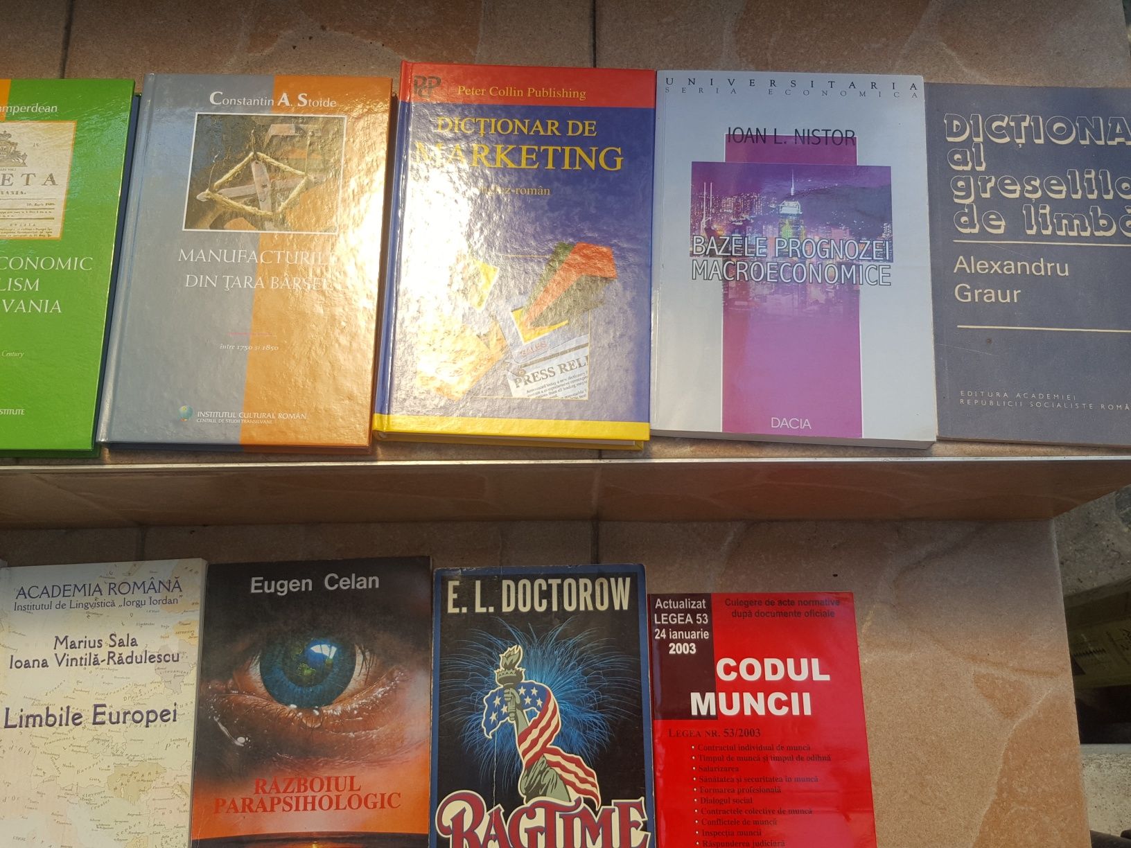 Cărți în engleză și română, romane, manuale tehnice