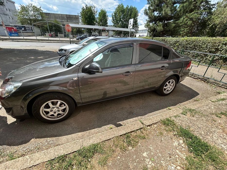 Opel Astra H Sedan
